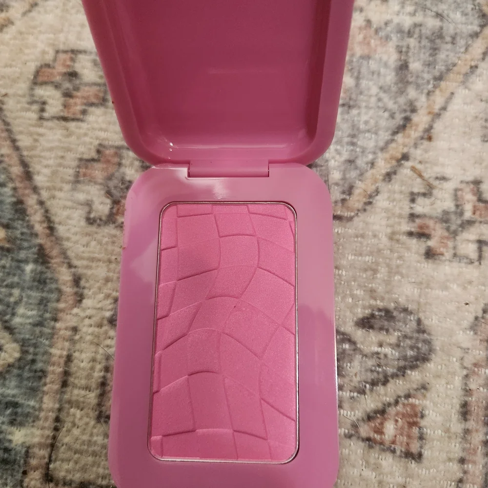 NYX Buttermelt Blush - Soft Pink